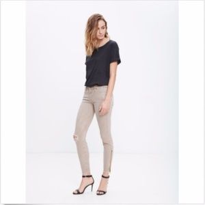 Mother Looker Zip Fray in Sand